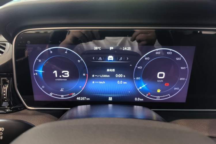 Used Hongqi HS5 2022 Facelifted Version 2.0T Smart Connect Flagship All-Wheel-Drive Edition Instrument Cluster
