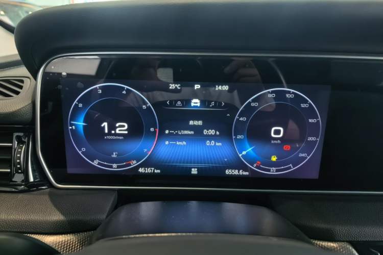Used Hongqi HS5 2022 Facelifted Version 2.0T Smart Connect Flagship All-Wheel-Drive Edition Instrument Cluster