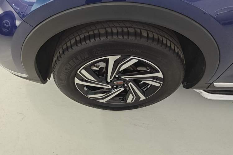 Used Hongqi HS5 2022 Revised Version 2.0T Smart Connect Flagship Edition Left Front Wheel Hub