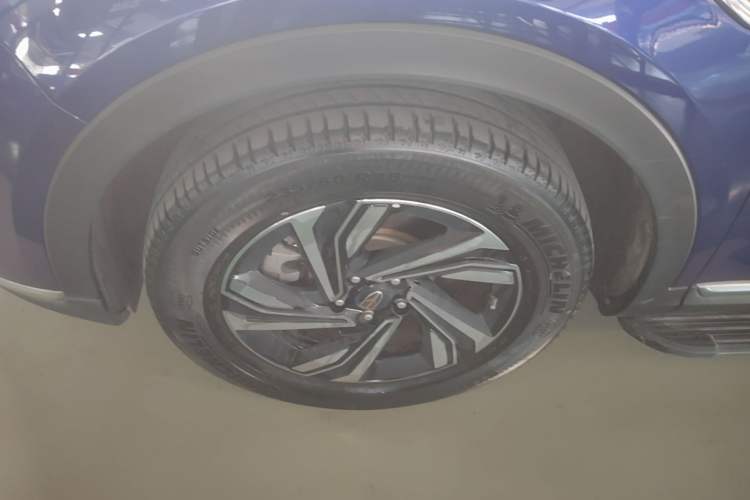 Used Hongqi HS5 2022 Revised Version 2.0T Smart Connect Flagship Edition Left Front Wheel Hub