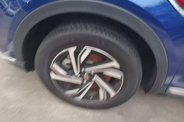 Used Hongqi HS5 2022 Revised Version 2.0T Smart Connect Flagship Edition Left Front Wheel Hub