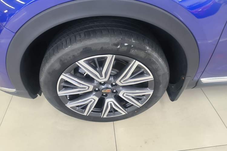 Used Hongqi HS5 2022 Facelifted Version 2.0T Smart Connect Flagship All-Wheel-Drive Edition Left Front Wheel Hub