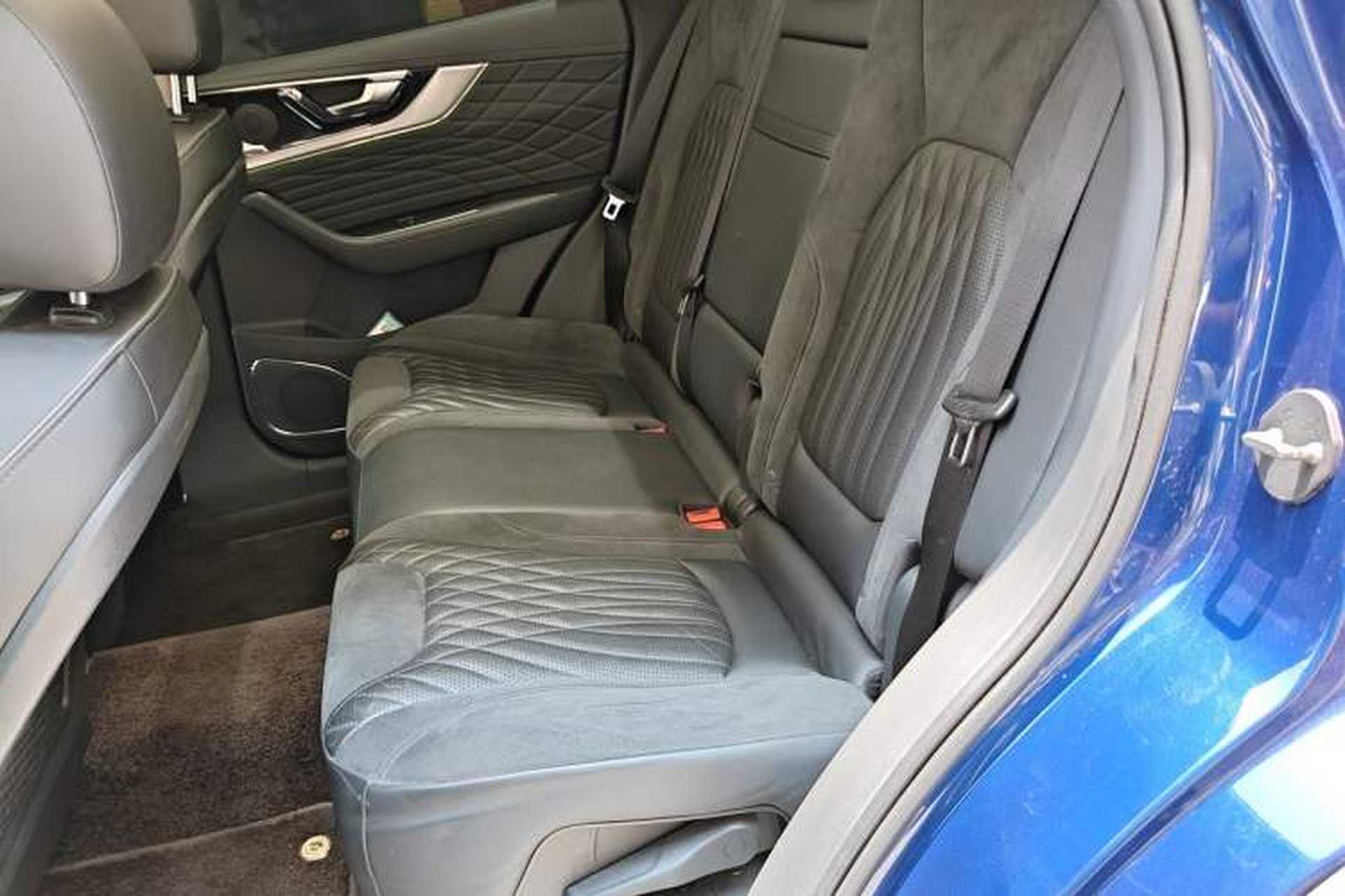 Used Hongqi HS5 2022 Facelifted Version 2.0T Smart Connect Flagship All-Wheel-Drive Edition Left Rear Seat