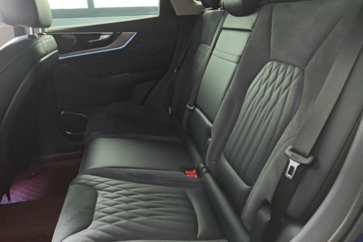 Used Hongqi HS5 2022 Facelifted Version 2.0T Smart Connect Flagship All-Wheel-Drive Edition Left Rear Seat