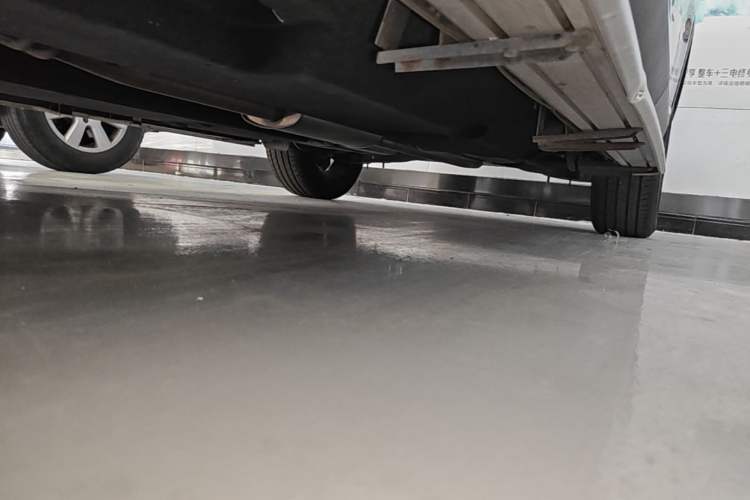 Used Hongqi HS5 2022 Revised Version 2.0T Smart Connect Flagship Edition Left Side Sill