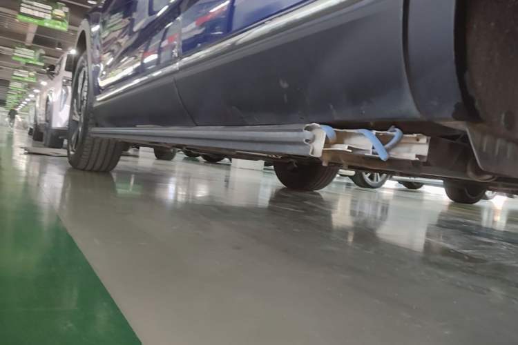 Used Hongqi HS5 2022 Revised Version 2.0T Smart Connect Flagship Edition Left Side Sill