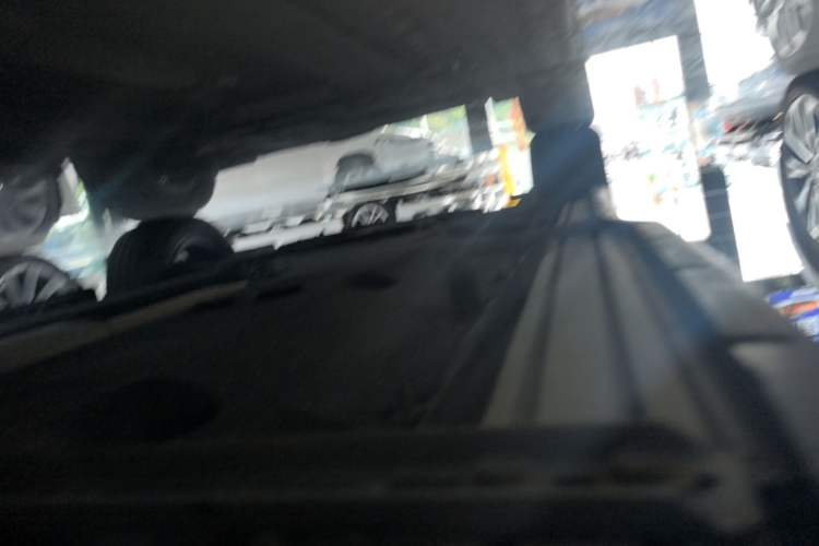 Used Hongqi HS5 2022 Revised Version 2.0T Smart Connect Flagship Edition Left Side Sill