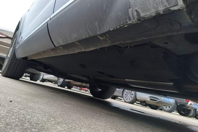 Used Hongqi HS5 2022 Revised Version 2.0T Smart Connect Flagship Edition Left Side Sill