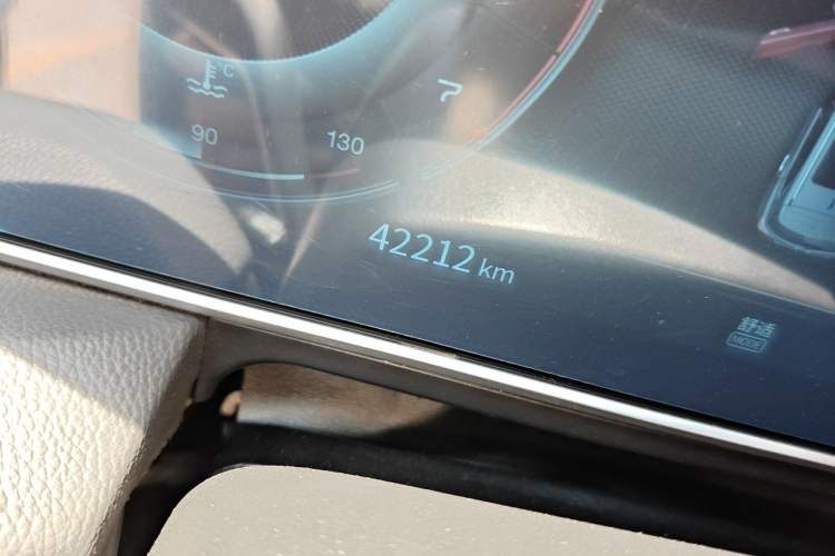 Used Hongqi HS5 2022 Facelifted Version 2.0T Smart Connect Flagship All-Wheel-Drive Edition Odometer Close Up