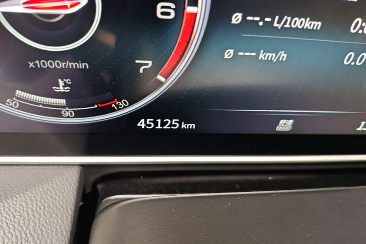Used Hongqi HS5 2022 Facelifted Version 2.0T Smart Connect Flagship All-Wheel-Drive Edition Odometer Close Up