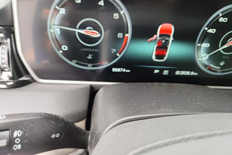 Used Hongqi HS5 2022 2.0T Smart Connect Flagship Edition Odometer Close Up