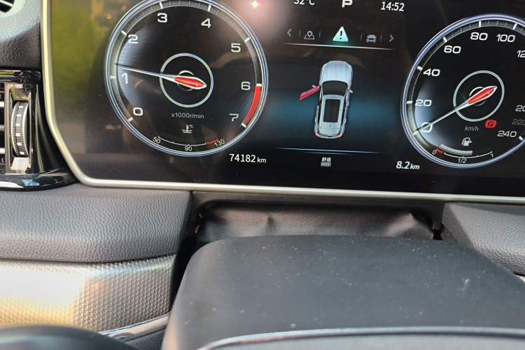 Used Hongqi HS5 2022 Facelifted Version 2.0T Smart Connect Flagship All-Wheel-Drive Edition Odometer Close Up