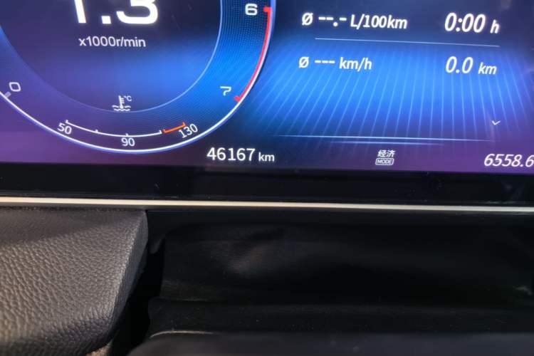 Used Hongqi HS5 2022 Facelifted Version 2.0T Smart Connect Flagship All-Wheel-Drive Edition Odometer Close Up