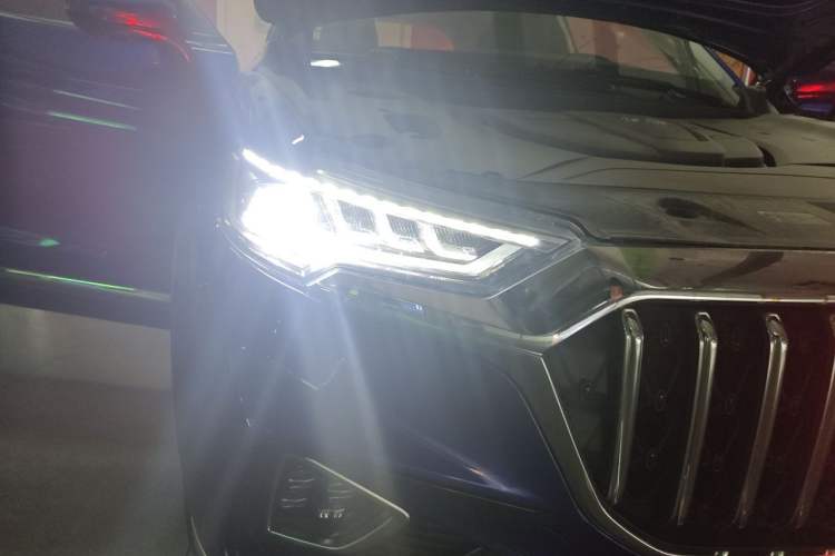 Used Hongqi HS5 2022 Facelifted Version 2.0T Smart Connect Flagship All-Wheel-Drive Edition Right Front Headlight