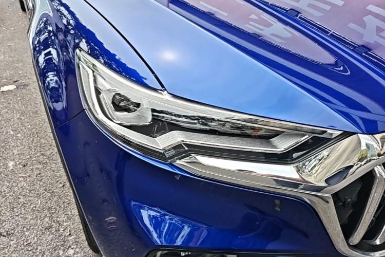Used Hongqi HS5 2022 Facelifted Version 2.0T Smart Connect Flagship All-Wheel-Drive Edition Right Front Headlight