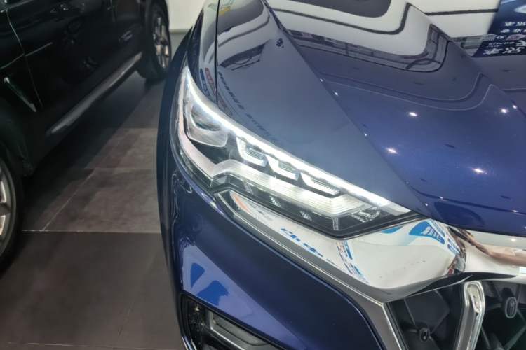 Used Hongqi HS5 2022 Facelifted Version 2.0T Smart Connect Flagship All-Wheel-Drive Edition Right Front Headlight