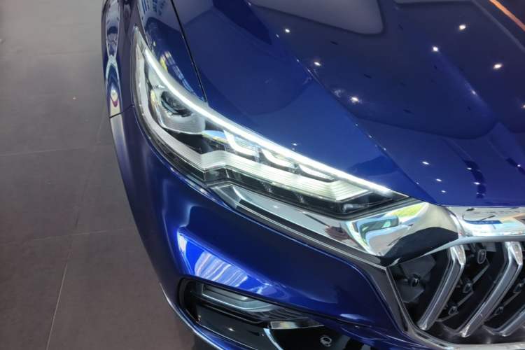 Used Hongqi HS5 2022 Facelifted Version 2.0T Smart Connect Flagship All-Wheel-Drive Edition Right Front Headlight