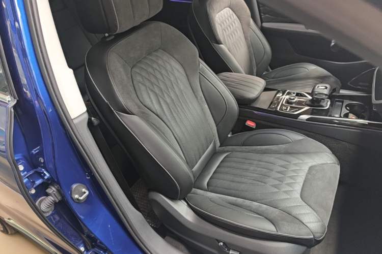 Used Hongqi HS5 2022 Facelifted Version 2.0T Smart Connect Flagship All-Wheel-Drive Edition Right Front Seat