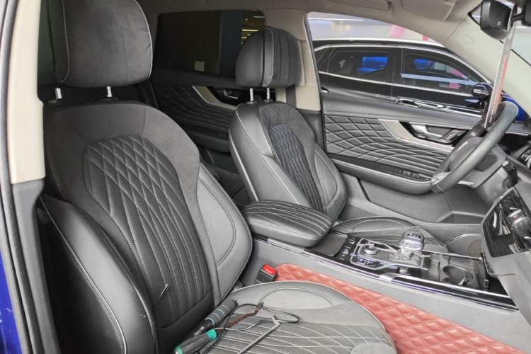 Used Hongqi HS5 2022 Facelifted Version 2.0T Smart Connect Flagship All-Wheel-Drive Edition Right Front Seat