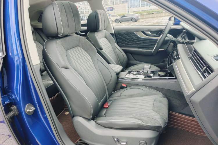 Used Hongqi HS5 2022 Facelifted Version 2.0T Smart Connect Flagship All-Wheel-Drive Edition Right Front Seat
