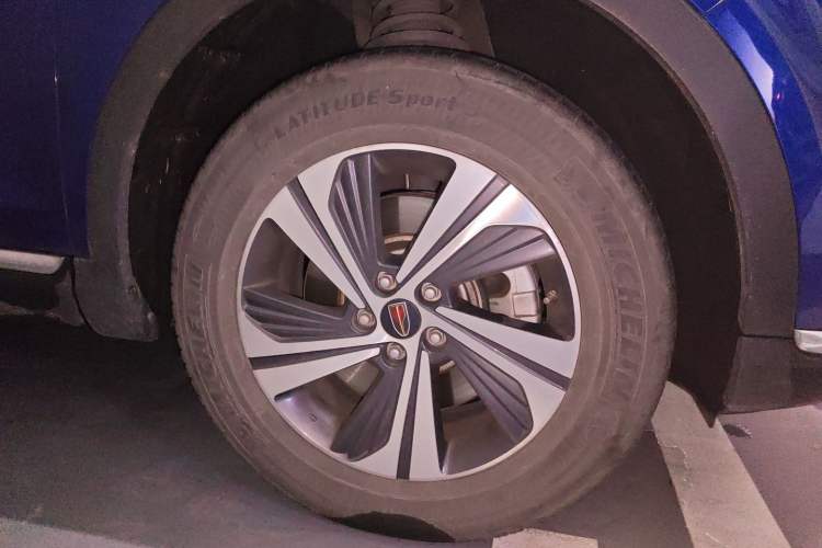 Used Hongqi HS5 2022 2.0T Smart Connect Flagship Edition Right Front Wheel Hub