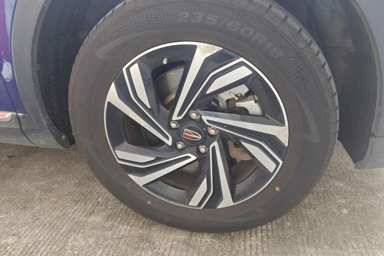 Used Hongqi HS5 2022 Revised Version 2.0T Smart Connect Flagship Edition Right Front Wheel Hub
