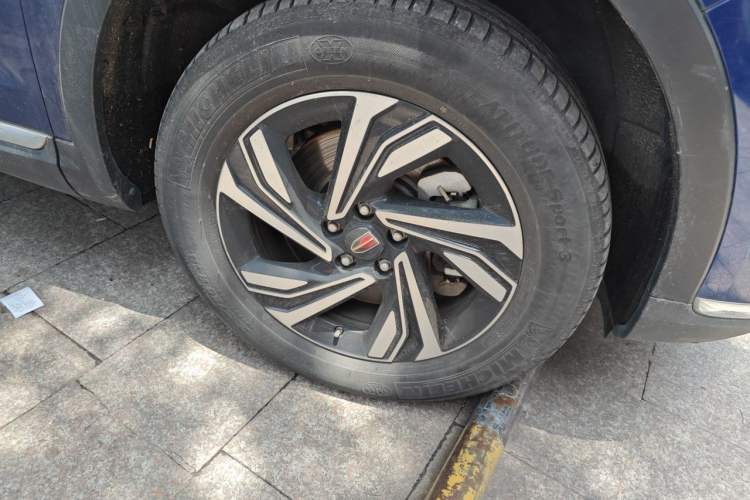 Used Hongqi HS5 2022 Revised Version 2.0T Smart Connect Flagship Edition Right Front Wheel Hub