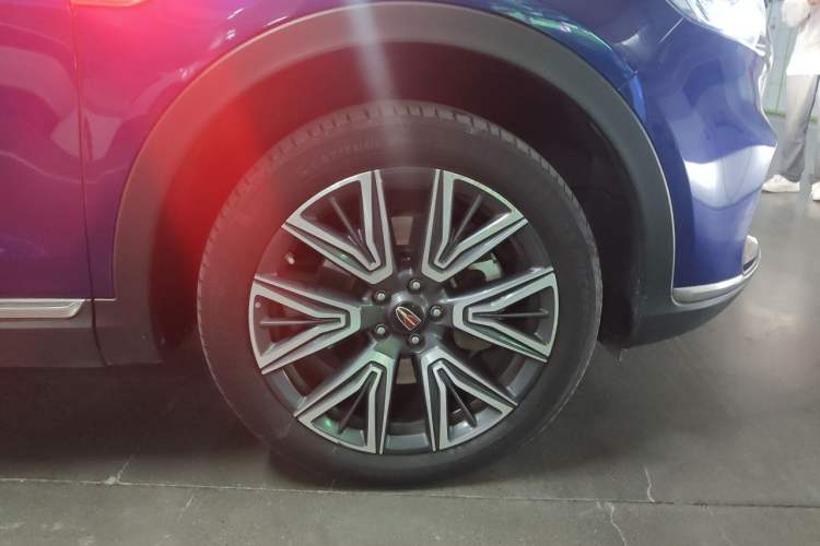 Used Hongqi HS5 2022 Facelifted Version 2.0T Smart Connect Flagship All-Wheel-Drive Edition Right Front Wheel Hub