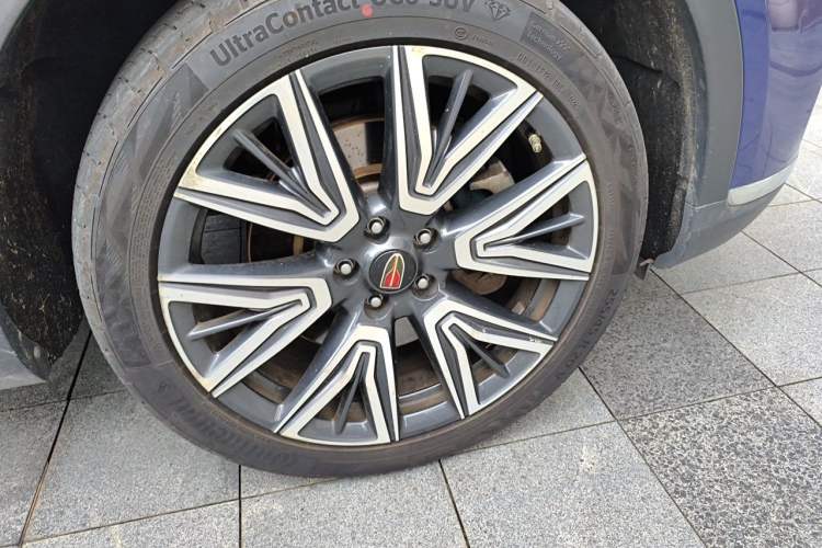 Used Hongqi HS5 2022 Facelifted Version 2.0T Smart Connect Flagship All-Wheel-Drive Edition Right Front Wheel Hub