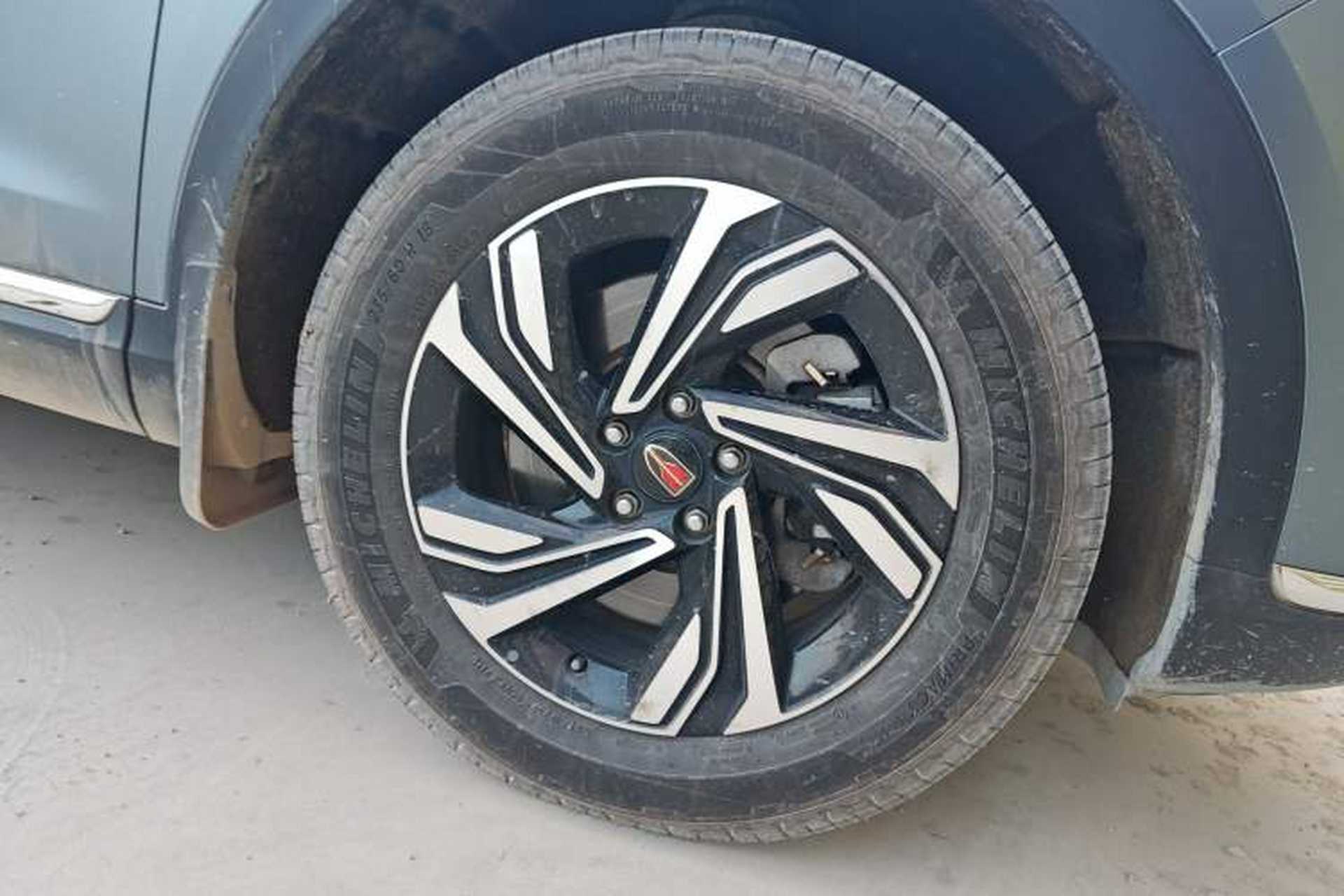 Used Hongqi HS5 2022 Revised Version 2.0T Smart Connect Flagship Edition Right Front Wheel Hub