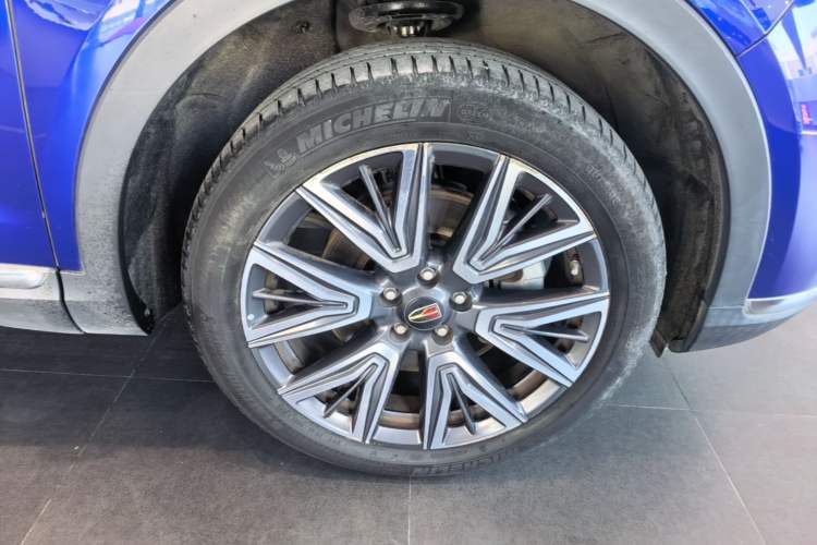 Used Hongqi HS5 2022 Facelifted Version 2.0T Smart Connect Flagship All-Wheel-Drive Edition Right Front Wheel Hub