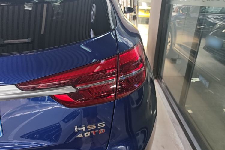 Used Hongqi HS5 2022 Facelifted Version 2.0T Smart Connect Flagship All-Wheel-Drive Edition Right Rear Taillight