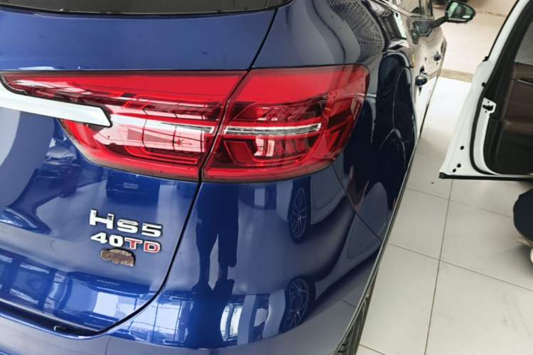 Used Hongqi HS5 2022 Facelifted Version 2.0T Smart Connect Flagship All-Wheel-Drive Edition Right Rear Taillight