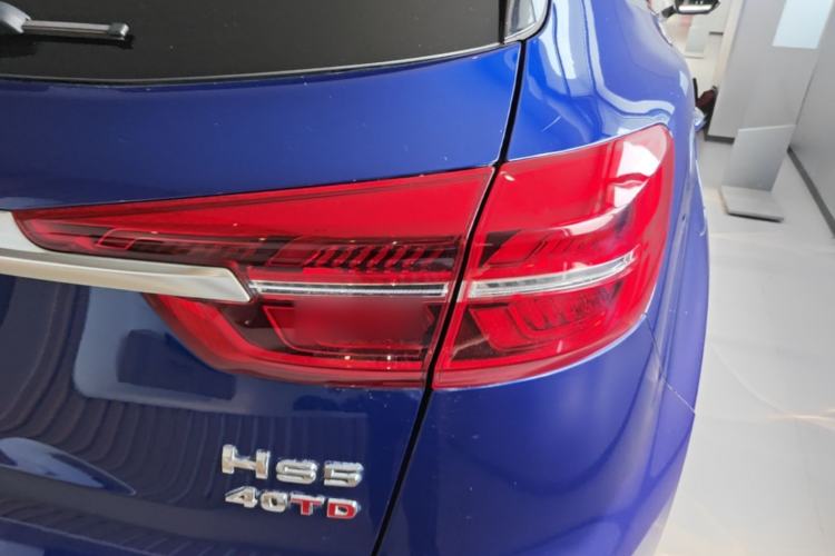 Used Hongqi HS5 2022 Facelifted Version 2.0T Smart Connect Flagship All-Wheel-Drive Edition Right Rear Taillight