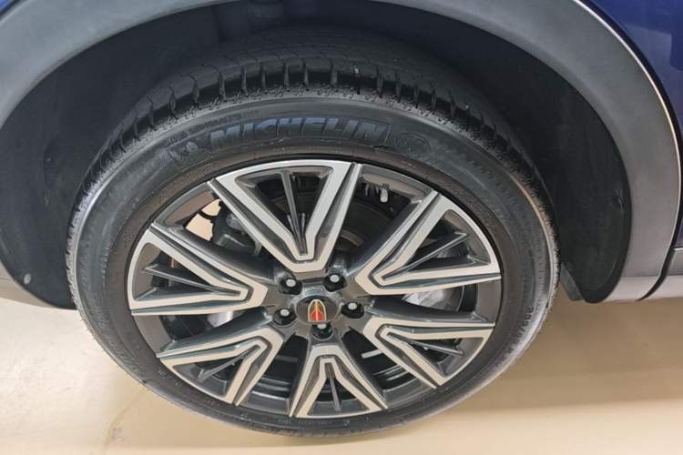 Used Hongqi HS5 2022 Facelifted Version 2.0T Smart Connect Flagship All-Wheel-Drive Edition Right Rear Wheel Hub