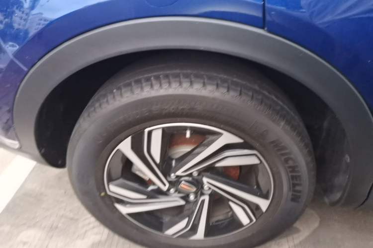 Used Hongqi HS5 2022 Revised Version 2.0T Smart Connect Flagship Edition Right Rear Wheel Hub