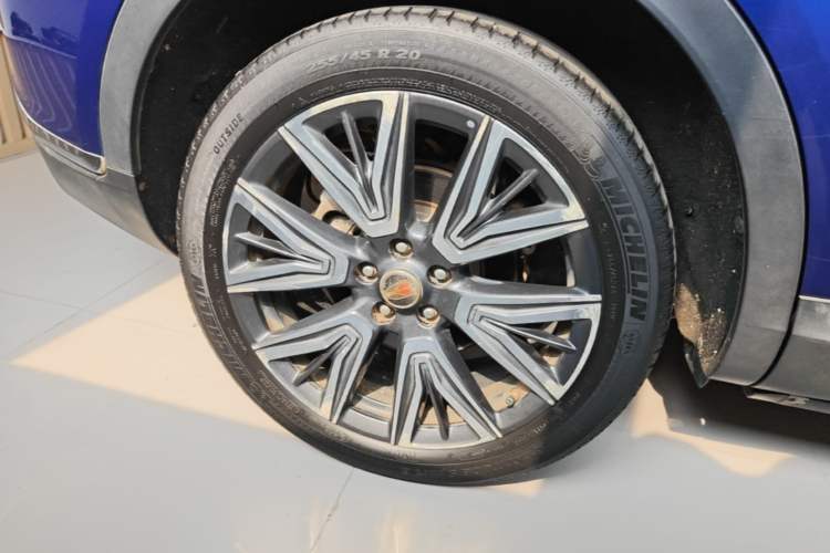 Used Hongqi HS5 2022 Facelifted Version 2.0T Smart Connect Flagship All-Wheel-Drive Edition Right Rear Wheel Hub