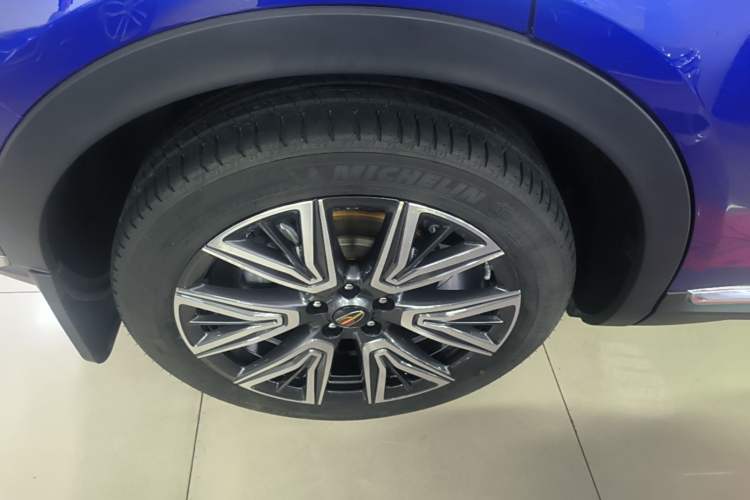 Used Hongqi HS5 2022 Facelifted Version 2.0T Smart Connect Flagship All-Wheel-Drive Edition Right Rear Wheel Hub