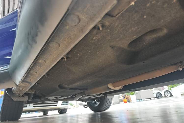 Used Hongqi HS5 2022 Facelifted Version 2.0T Smart Connect Flagship All-Wheel-Drive Edition Right Side Sill