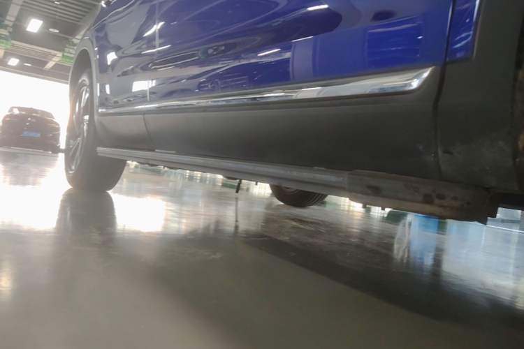 Used Hongqi HS5 2022 Revised Version 2.0T Smart Connect Flagship Edition Right Side Sill
