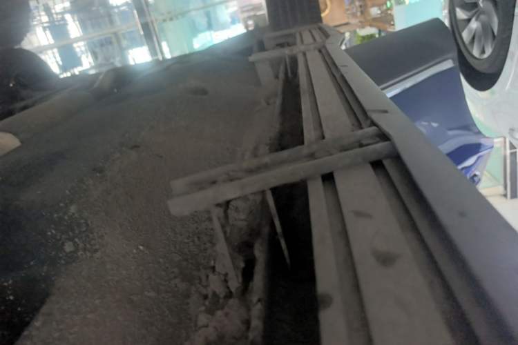 Used Hongqi HS5 2022 Revised Version 2.0T Smart Connect Flagship Edition Right Side Sill