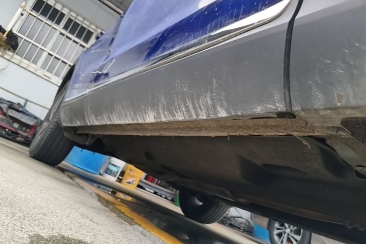 Used Hongqi HS5 2022 Revised Version 2.0T Smart Connect Flagship Edition Right Side Sill