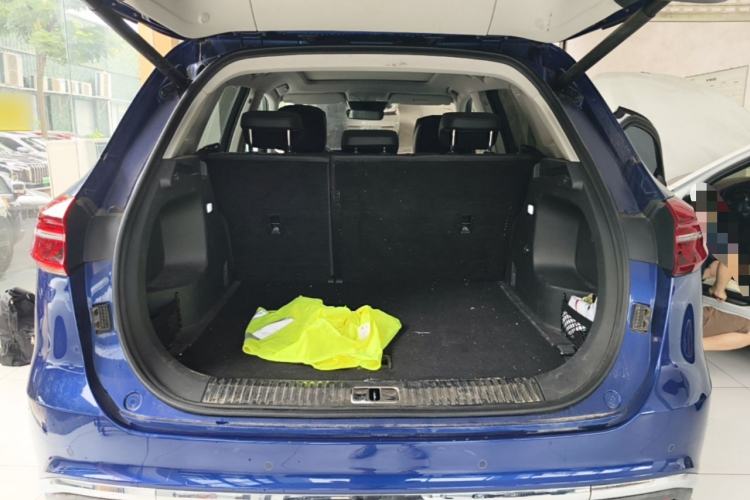 Used Hongqi HS5 2022 Facelifted Version 2.0T Smart Connect Flagship All-Wheel-Drive Edition Trunk