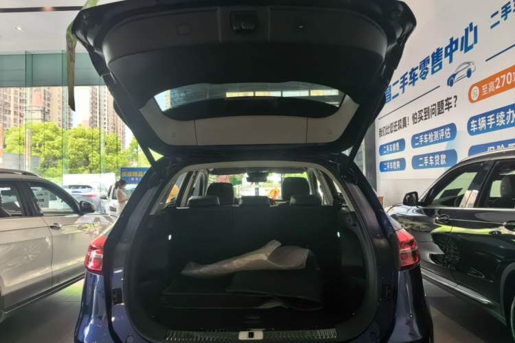 Used Hongqi HS5 2022 Facelifted Version 2.0T Smart Connect Flagship All-Wheel-Drive Edition Trunk
