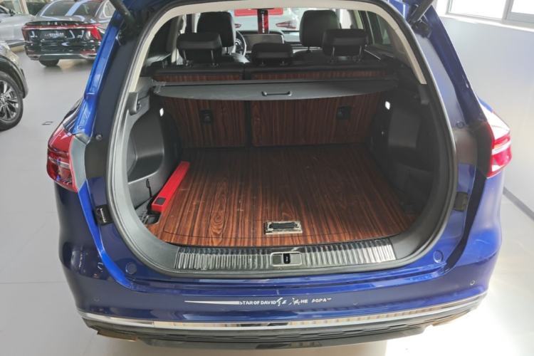 Used Hongqi HS5 2022 Facelifted Version 2.0T Smart Connect Flagship All-Wheel-Drive Edition Trunk