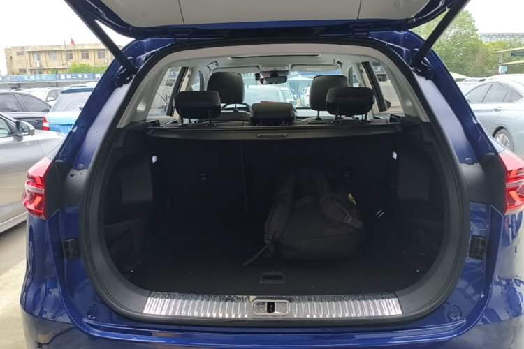 Used Hongqi HS5 2022 Revised Version 2.0T Smart Connect Flagship Edition Trunk