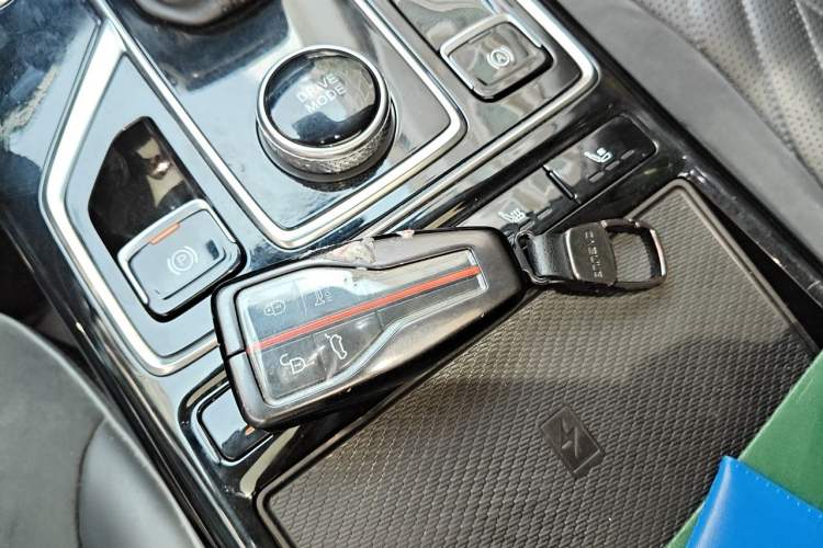Used Hongqi HS5 2022 Facelifted Version 2.0T Smart Connect Flagship All-Wheel-Drive Edition Vehicle Key