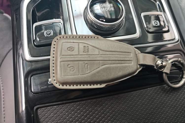 Used Hongqi HS5 2022 Facelifted Version 2.0T Smart Connect Flagship All-Wheel-Drive Edition Vehicle Key