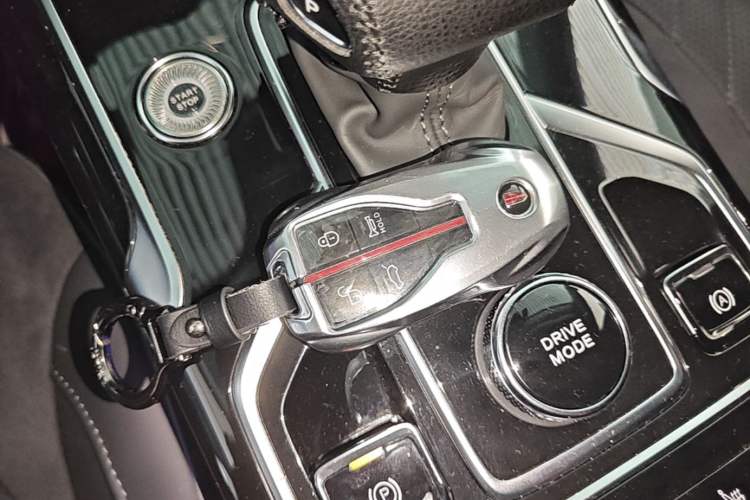 Used Hongqi HS5 2022 Revised Version 2.0T Smart Connect Flagship Edition Vehicle Key