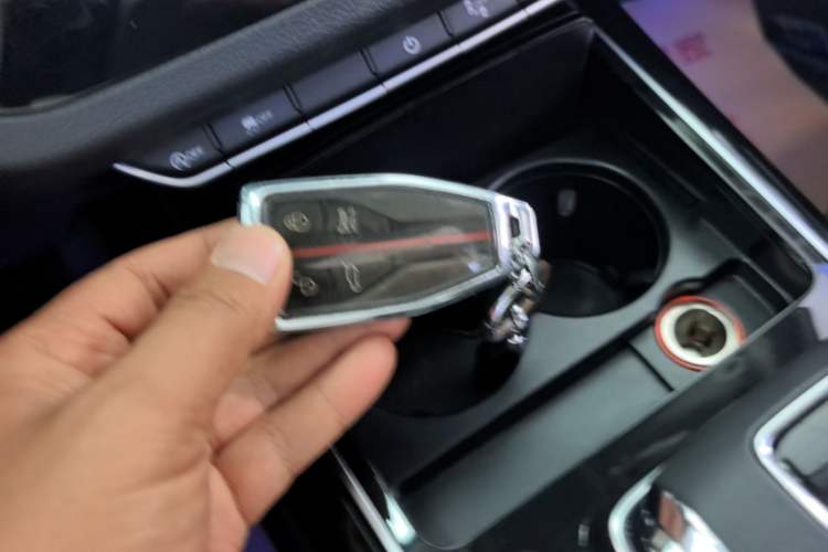 Used Hongqi HS5 2022 Revised Version 2.0T Smart Connect Flagship Edition Vehicle Key